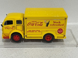 lot 3 image: Collectible Work Refreshed Coca Cola Truck