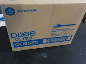 Case of Dixie 960 Plastic Forks...
