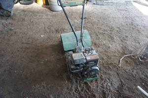 lot 29 image: John Deere Model 518R Garden Tiller