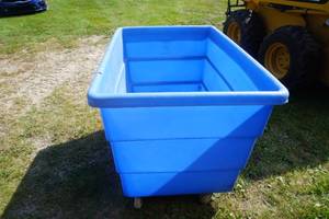 lot 38 image: Dand Box 20 Bushel Wheeled Plastic Storage BinUtility Cart