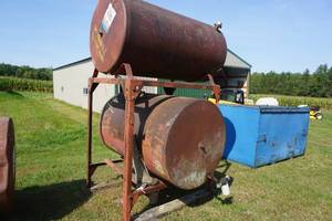 lot 41 image: 2 - Fuel Barrels With Stand