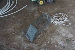 lot 89 image: Large Live Animal Trap With Tie Down Rope