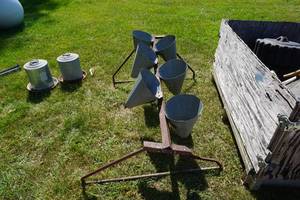 lot 58 image: ChickenPoultry ButcheringProcessing Bird Holder