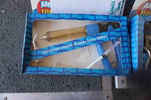 lot 59A image: 3  Allflex Brand Large LivestockAnimal Siringes