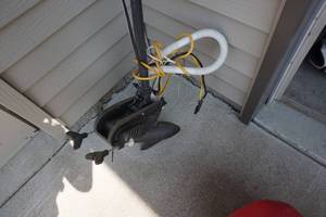 lot 68 image: Minnkota Endura 30 Trolling Motor With Bilge Pump