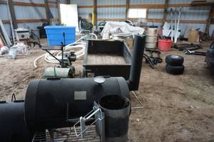 lot 120 image: Brinkman Model 40952 Smoker Grill