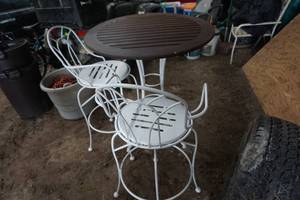 lot 126 image: Patio Table With 2 Chairs