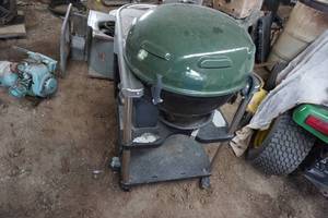 lot 121 image: Globe Outdoor Cooking Systems Gas Grill