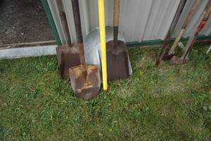 lot 130 image: Lot of Assorted Shovels
