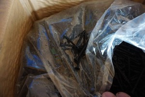 lot 129 image: Full Box of Philips Head #8 2 Coarse Thread All Purpose Screws