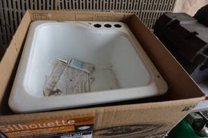 lot 137 image: American Standard Silhouette Island Sink
