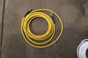lot 143 image: Pneumatic Air Hose With Quick Connect Couplers