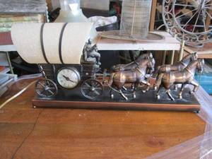lot 62 image: Covered wagon clock with metal hors...
