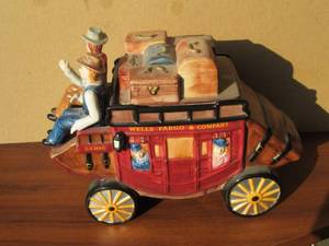 lot 189 image: Wells Fargo cookie jar...