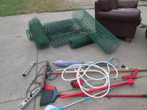 lot 209 image: Lot of metal and plastic fencing an...