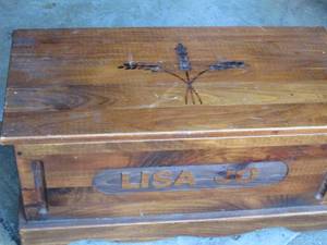 lot 212 image: Wood trunk with contents, top is 31...