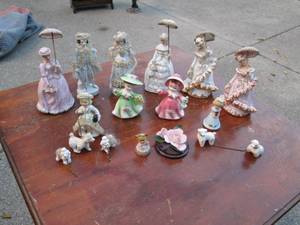 lot 214 image: Lot of colonial ceramic figures...