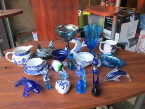 lot 216 image: Lot of blue glass and figures...