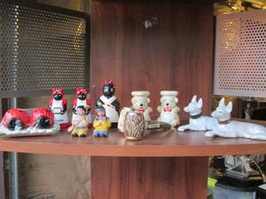 lot 222 image: Lot of unique salt and pepper shake...