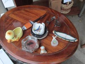 lot 225 image: Lot of collectible decorative figur...