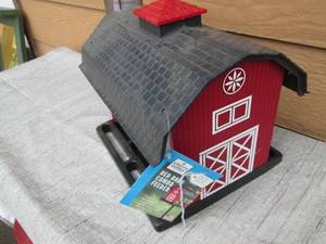 lot 11 image: Barn bird feeder, new...