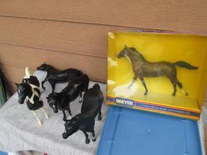 lot 15 image: Tote full of Bryer horses...