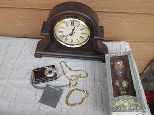 lot 30 image: Lot of jewlery clock bobblehead...