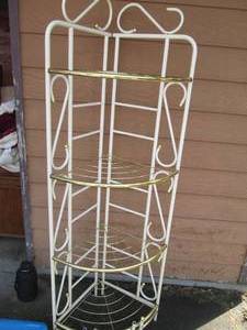 lot 56 image: Metal corner shelf 71 tall...