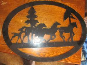 lot 72 image: Thick metal horse sign 17 wide...