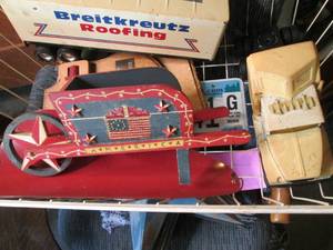 lot 77 image: Lot of vintage toys and collectible...
