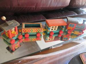 lot 81 image: Vintage train set...