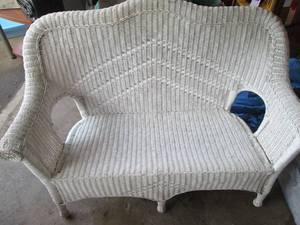 lot 85 image: Wicker bench 51 wide...