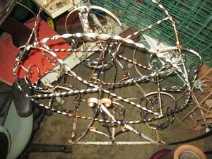 lot 94 image: Vintage metal planter holder carous...