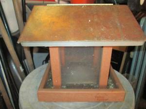 lot 97 image: Bird feeder...