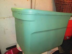 lot 102 image: Covered tote of outdoor accessories...