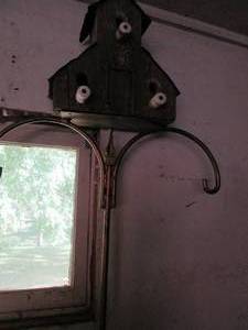 lot 104 image: Shepherds hook with bird houses on...