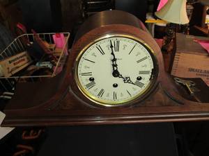 lot 110 image: Howard Miller clock with key, no gl...