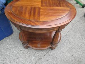 lot 282 image: End table top is 21 x 27...