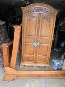 lot 285 image: Nice bedroom set includes Queen siz...
