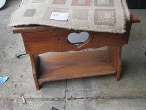 lot 55 image: Small end table with rug