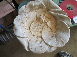 lot 161 image: Plastic bird bath...