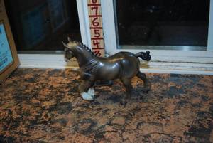 lot 440 image: Collectible horse figure