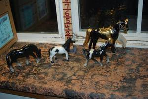 lot 442 image: Collectible horse figures