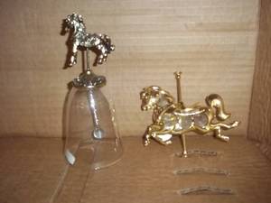 lot 451 image: Collectible horse figures