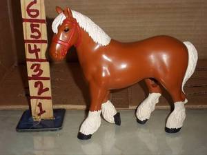 lot 454 image: Collectible horse figure