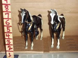 lot 458 image: Collectible horse figures