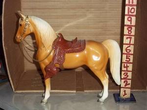 lot 462 image: Collectible horse figure