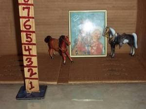 lot 467 image: Collectible horse figures