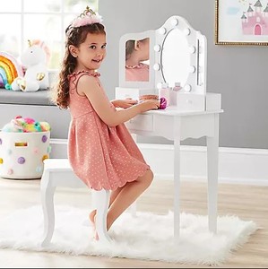 lot 639 image: NEW Members Mark Vanity Set with Lights - White