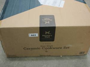 lot 663 image: Members Mark 11-Piece Modern Ceramic Cookware Set - Black